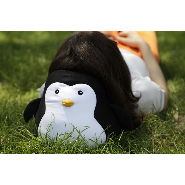 Kikkerland ZIP & FLIP PENGUIN HEAD REST - Nackenkissen Ansicht 4